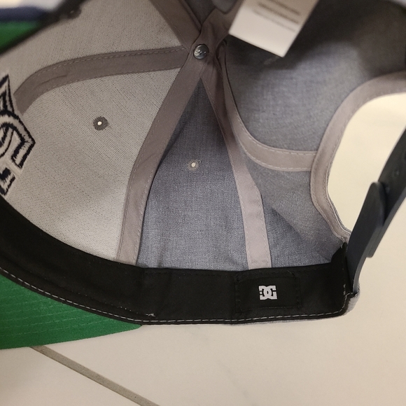 DC Shoes adjustable size Hat - Picture 8 of 9